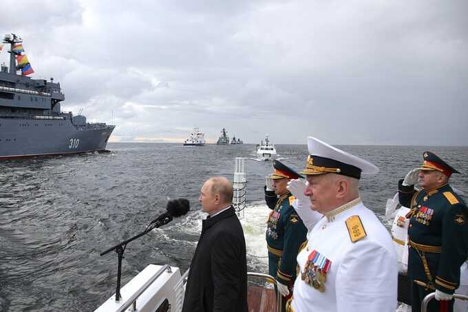 Путин приедет на Главный военно-морской парад в Петербурге