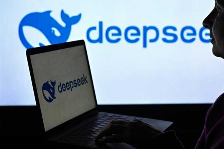 DeepSeek обрушил американские рынки, но сам завис: в чём проблема?