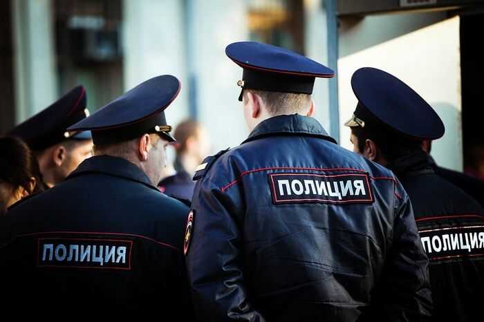 Дискриминация в лифте: подростки отказались уступить женщине с коляской из-за её национальности