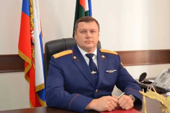 Руководитель СКР Дагестана Беляев устроил дорожное шоу с сиренами и «блатным» номером в центре Махачкалы