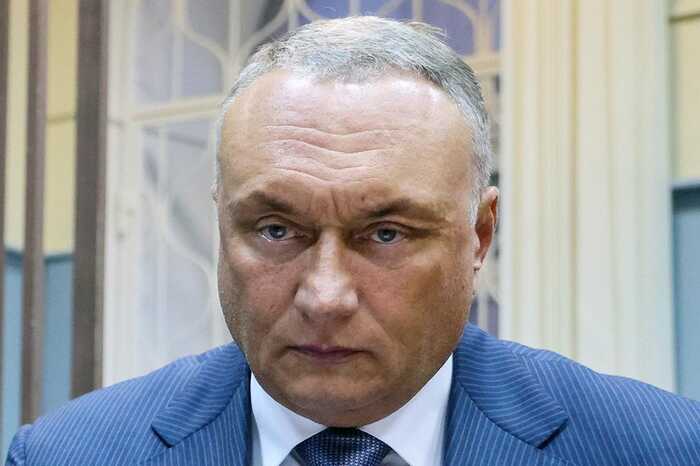 Криминальный экс-сенатор Савельев пытается скрыться за контрактом с Минобороны