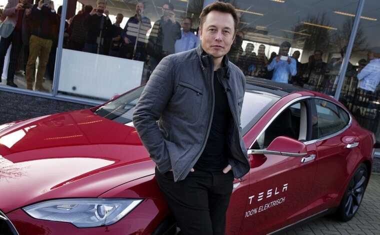 Илон Маск берет управление Tesla на себя и планирует уменьшить участие в политике