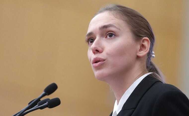 Семейные связи стали причиной обысков у бывшей главы Росмолодёжи Ксении Разуваевой