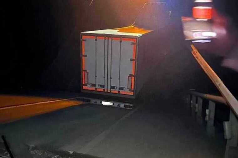 Обнародованы первые кадры после обрушения моста в Брянской области