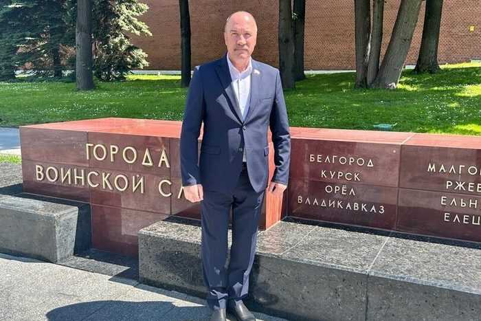 Исторический мемориал в Орле превратился в площадку для незаконных поставок несертифицированных материалов