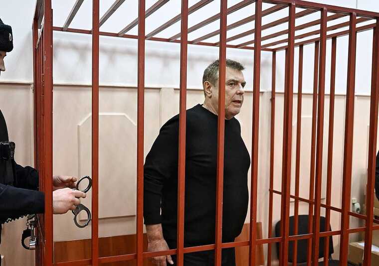 Золотые «откаты» атомной отрасли: у Геннадия Сахарова изъяли квартиры, машины и драгоценности