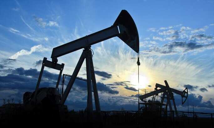 Российские власти предупреждают о риске падения цен из-за избытка нефти во втором полугодии