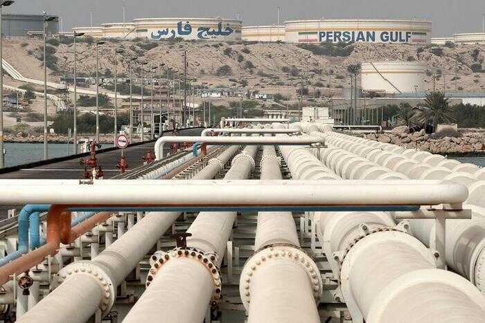 Перегруженные резервуары заставляют Иран спешно отправлять нефть с острова Харг