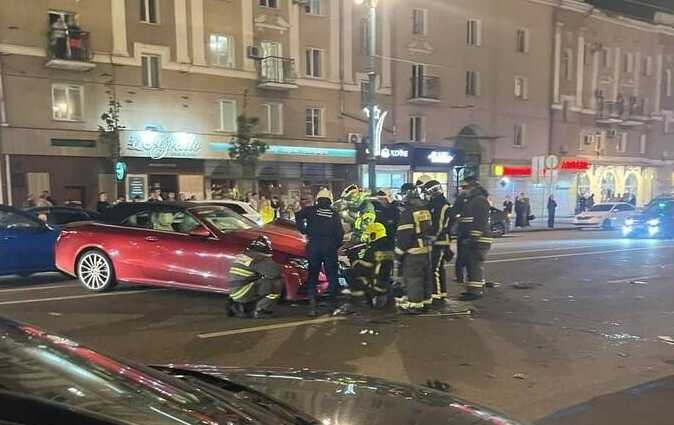 Mercedes депутата Романа Яцкина столкнулся с маршруткой в Воронеже