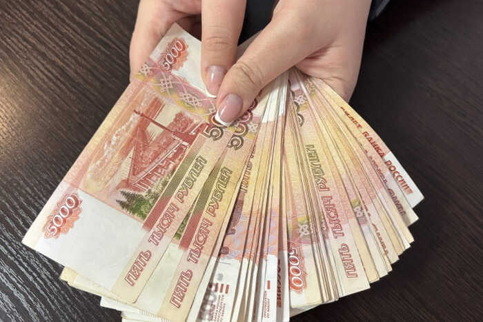 Каждая шестая компания в России готовится к снижению зарплат сотрудникам