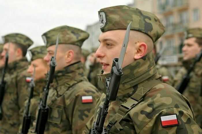 Польша возобновляет массовые медосмотры для призыва в армию после 16 лет паузы