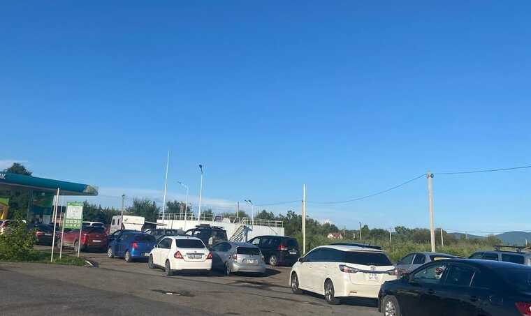 В Приморье топливный кризис: километровые очереди на АЗС и дефицит бензина