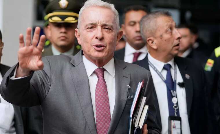 Апелляционный суд Колумбии освободил бывшего президента Альваро Урибе из-под домашнего ареста