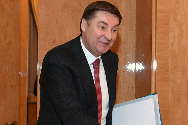 Кто кладет на 